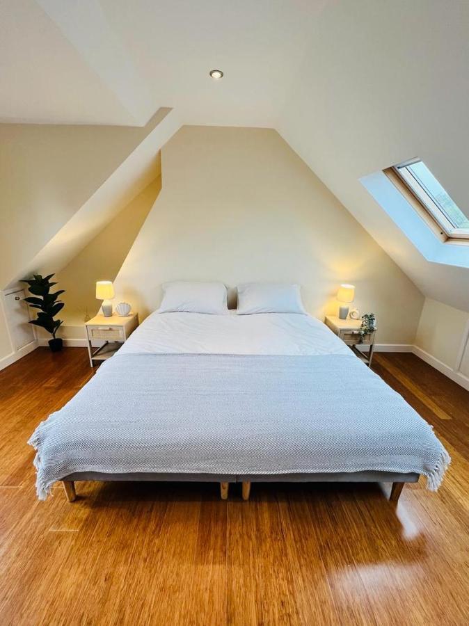 Family Home In Hampshire - Sleeps Up To 9 People With 3 Parking Spaces Winchester Esterno foto